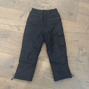 Boys size 5/6 black snow ski pants ￼
IXtreme outfitters